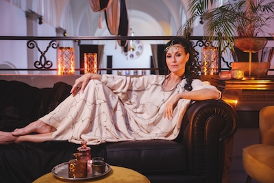 Zohra viert 50ste verjaardag in Heilig Hartkerk in Aalst: “Met een magische ceremonie tijdens de maansverduistering”