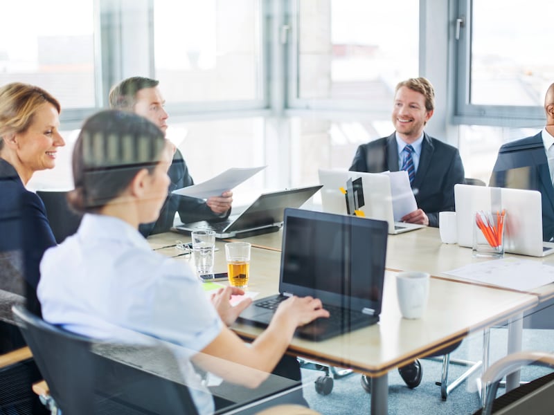 Hoeveel verdient een manager of directielid? En hoe raak je in die positie? “Promotie volgt zelden uit hard werken alleen”