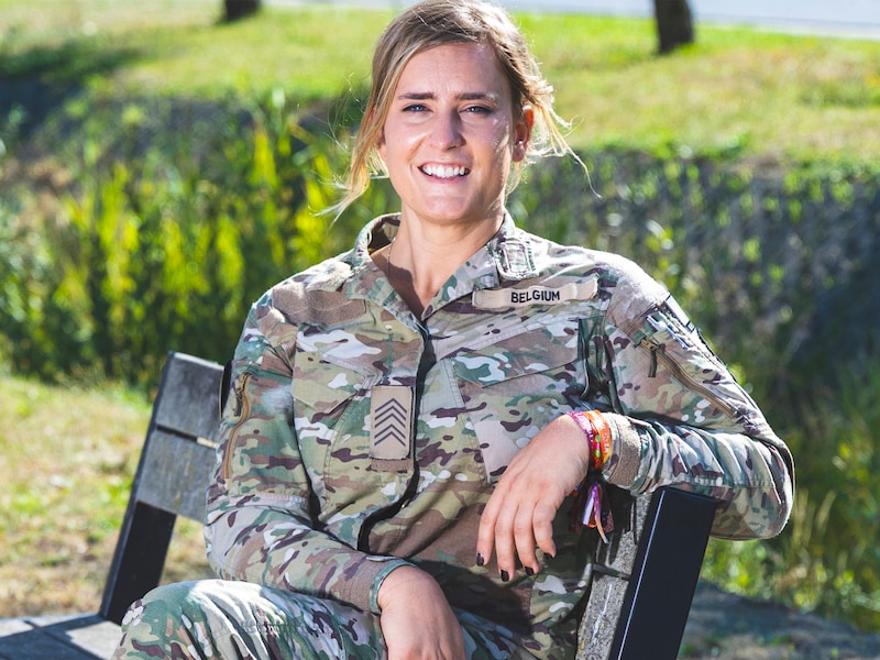 Militair Jana (36) leefde 17 jaar als stoere macho, maar koos uiteindelijk toch voor transitie: “Ik ben bijna al mijn beste vrienden kwijt”