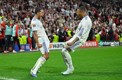 Scorende Youri Tielemans en Aston Villa doen er nog een doelpuntje bij in Europa League-finale, Amadou Onana valt in
