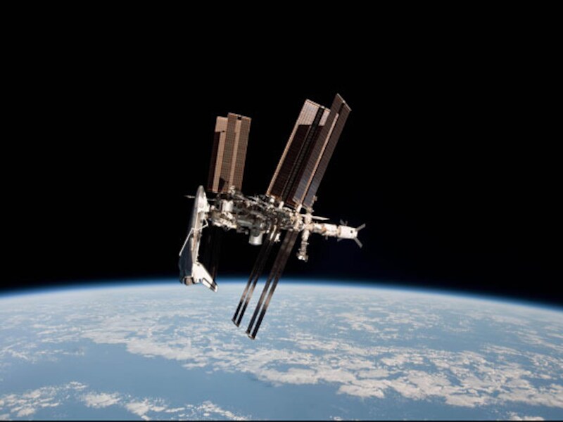Wie naar het ISS wil vliegen moet nog even geduld oefenen.