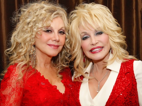 Stella en Dolly Parton in 2014. 