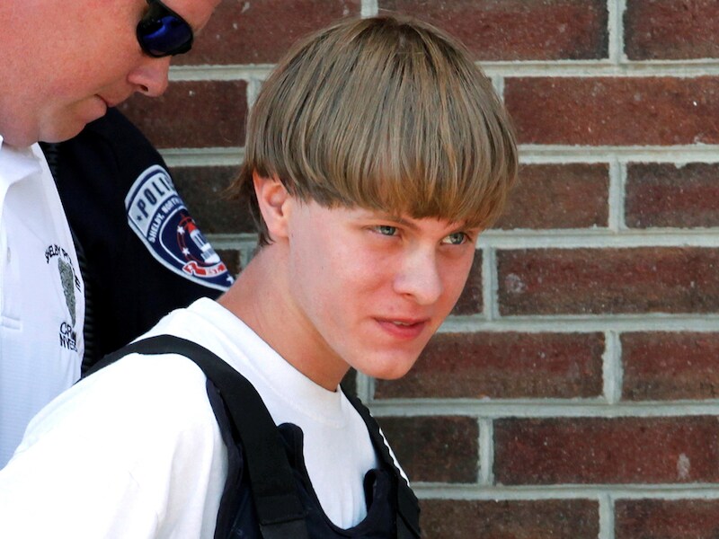 Dylann Roof, de 22-jarige blanke man die terechtstaat voor de moord op negen zwarte mensen in Charleston, mag zichzelf verdedigen in de rechtbank.