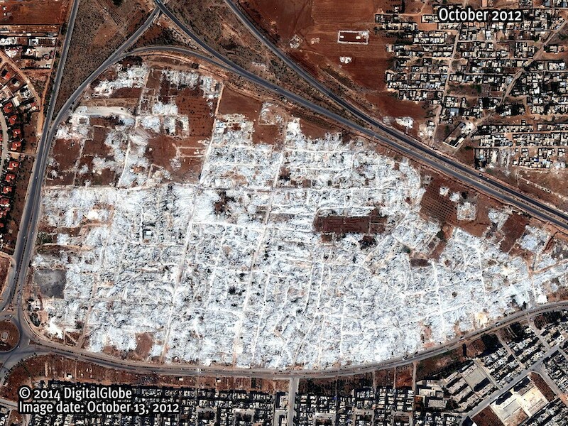 De woonwijk Masha' al-Arbe'en in Hama is volledig met de grond gelijk gemaakt. De wijken er omheen staan nog overeind.
