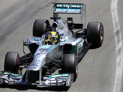 Nico Rosberg won de GP van Monaco na een illegale bandentest op het circuit van Barcelona.