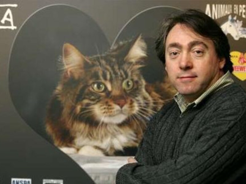 Michel Vandenbosch bij de voorstelling van de campagne tegen jacht op katten.