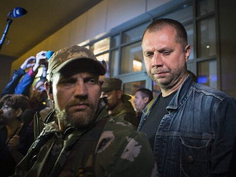De zelfbenoemde eerste minister van de Republiek Donetsk, Alexander Borodaj (rechts).