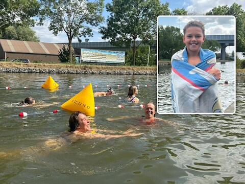 Vriendinnen Els (links) en Babs zijn enthousiast over zwemmen in de Leuvense Vaart, net als Otte. Voor hem was het de eerste keer dat hij in open water zwom. “In het begin was het koud, maar eens je zwemt valt dat mee.”