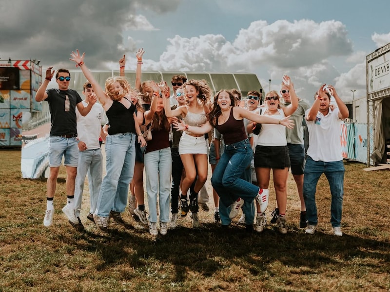 Alles wat je moet weten over Crammerock in Stekene: hoeveel kost een locker? Wie staat er dit jaar op het podium? En raak ik zonder ticket nog binnen?