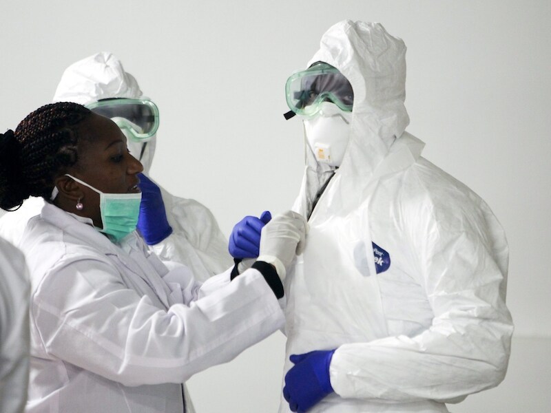 Volgens vader Stephen Opayemi heerst er een onredelijke angst voor ebola in de VS.