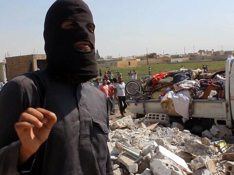 Een IS-strijder in Raqqa, de Syrische stad waar ook de Knack-getuige zich bevindt