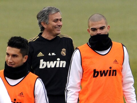 Mourinho (links) en Pepe.