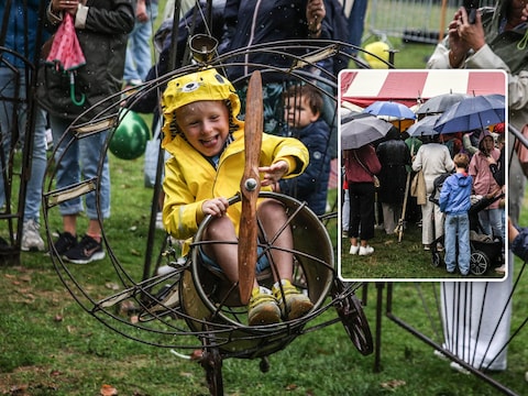 ondanks de regen viel er veel plezier te beleven op De Kleinste Steeple / (inzet: de mensen waren geëquipeerd tegen de regen)