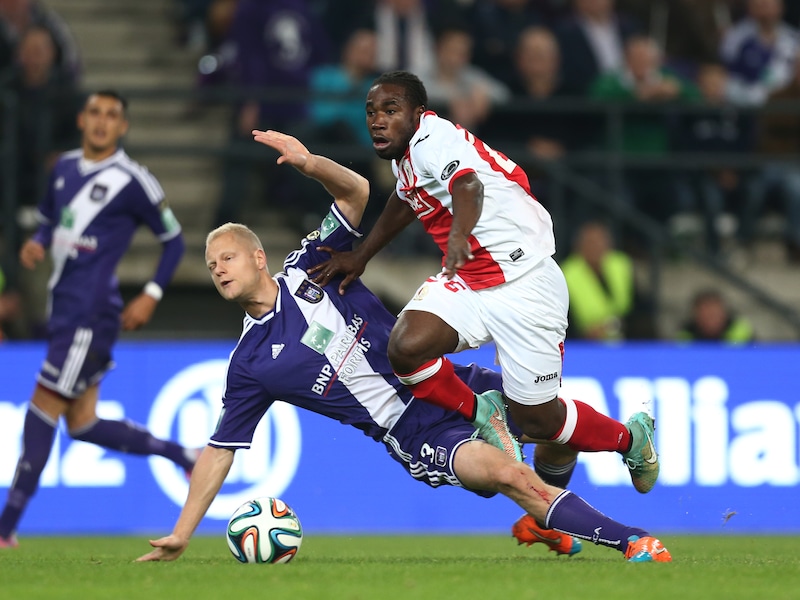 Bendes drijven ex-Standard-speler uit zijn huis in Haïti: “Ik ben bang om te sterven”