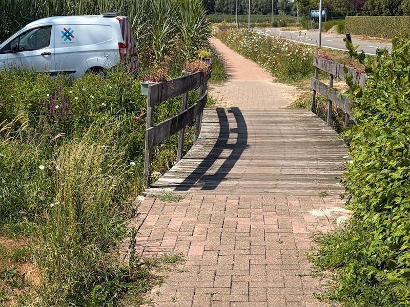 Fietspad Oude Heirbaan afgesloten wegens slechte staat brugdek: “Voorlopig blijft het pad dicht”