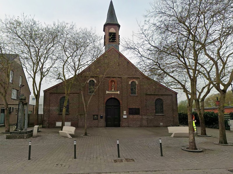 De Sint- Eligiuskerk in Bentille, waar de ceremonie plaatsvindt.