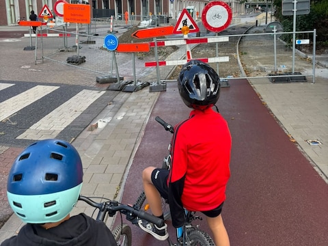 De nieuwe fietspaden zijn niet op tijd klaar voor de start van het schooljaar.