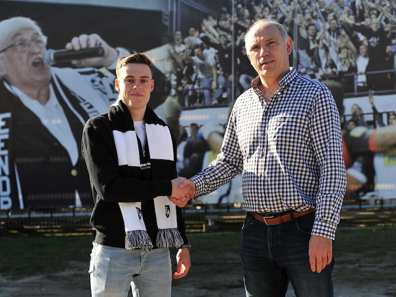 Voor sportief manager Georges Arts (r.), hier samen met Jari De Vriendt, is het nog koffiedik kijken hoe Eendracht Aalst Lede de voorbereiding van volgend seizoen zal aanpakken.