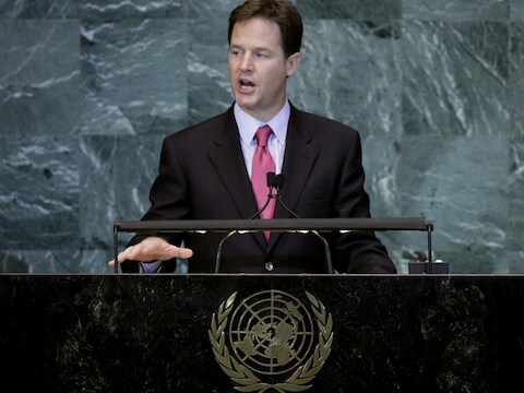 Volgens Clegg willen mensen een antwoord op zeer ernstige beschuldigingen.