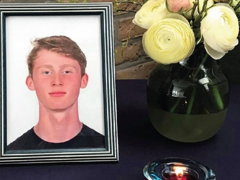 Het VTI van Tielt richtte een rouwhoekje in voor Wout Vermeersch (17) uit Wingene, die stierf toen hij werd aangereden door een heftruck.