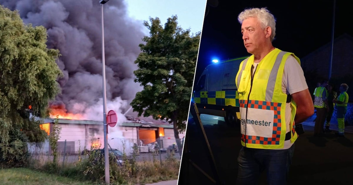 Grote Brand Verwoest Gemeentemagazijn in Stabroek: Wagenpark en Materiaal Vernietigd