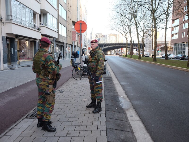 In Antwerpen voeren para's enkele bewakingsopdrachten uit.