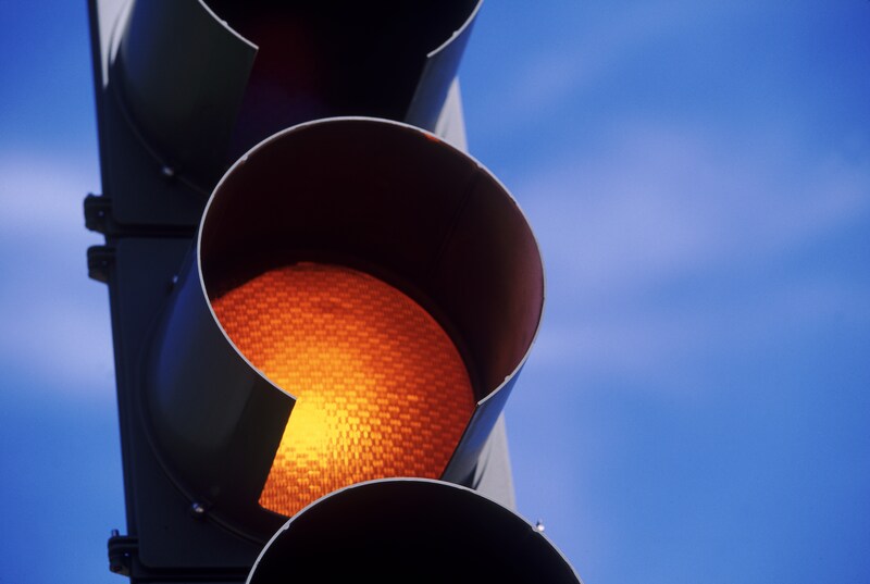 Hoe groot is de boete als je door een rood of oranje licht rijdt ...