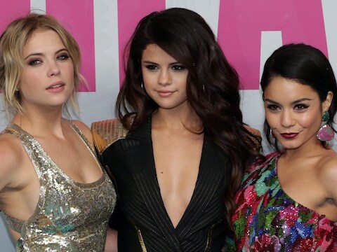 Selene Gomez (midden).