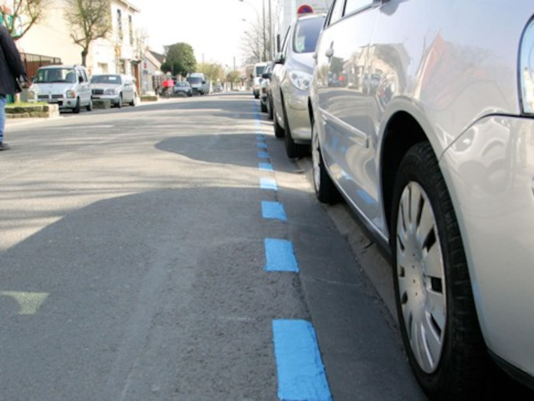 Blauwe zone in Eeklo met verf op de grond duidelijk maken? “Meenemen in globaal nieuw parkeerplan”