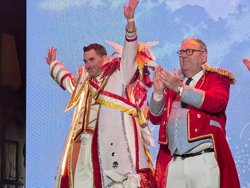 Timothy, hier naast burgemeester Christoph D’Haese.