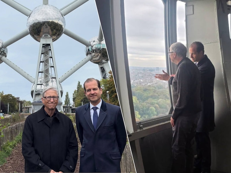 Bill Gates en Geoffroy Coomans (MR) de Brachène, Brussels Parlementslid en voorzitter van het Atomium, aan het Atomium.