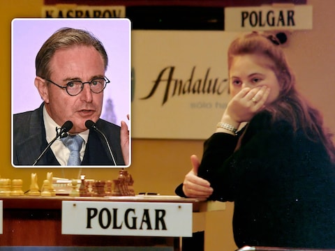 Hongaars schaakgrootmeesteres Polgàr schaakt zaterdagavond tegen Bart De Wever (inzet).