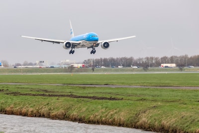 Lichaam in veld op aanvliegroute naar Schiphol viel mogelijk uit landingsgestel