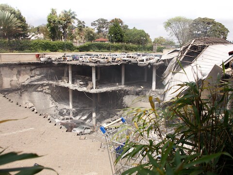 Van het Westgate-shoppingcenter in Nairobi blijft na het gijzelingsdrama bijna niets meer over.