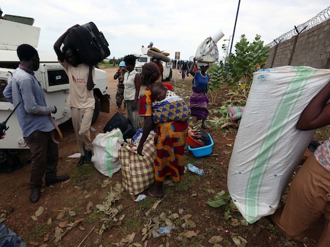Dorpelingen worden door missies van de Verenigde Naties naar een VN-compound in Juba geleid.