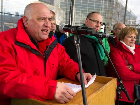 Rudy De Leeuw (ABVV), Jan Vercamst (ACLVB) en Marc Leemans (ACV).