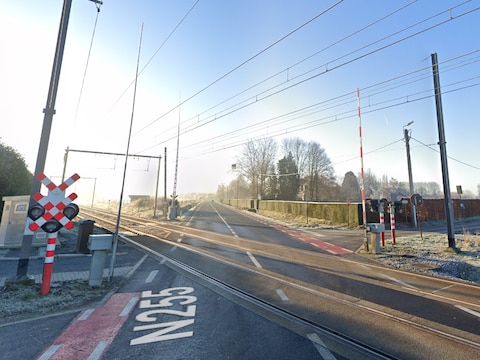 Nutswerken op de Patriotsesteenweg zorgen de komende weken voor hinder vanaf de spoorwegovergang richting het centrum van Herne.