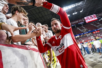 “Nooit speel ik voor een andere Belgische club dan Antwerp”: Vincent Janssen neemt na vier seizoenen emotioneel afscheid van de Bosuil maar “komt nog terug”