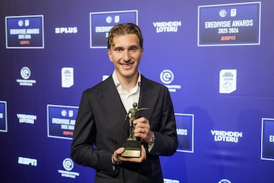 Bekroning van een geweldig seizoen: Mika Godts is Talent van het Jaar in Eredivisie, maar grijpt wel naast hoofdprijs