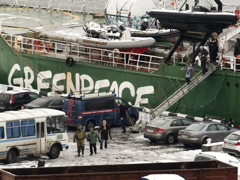 De Arctic Sunrise in Moermansk.