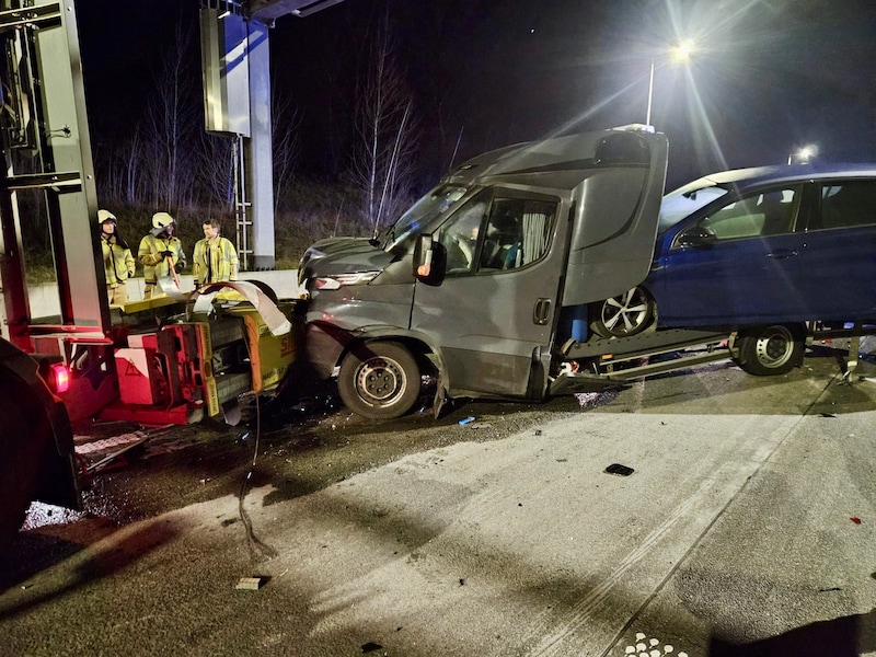 Een Roemeense vrachtwagenchauffeur reed frontaal in op een botsabsorbeerder op de Antwerpse ring. 