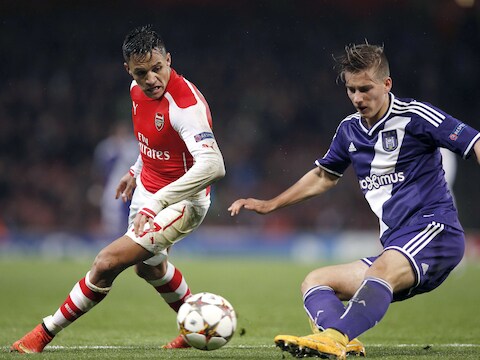 Dennis Praet was dinsdag opnieuw de beste speler van Anderlecht in de Champions League en ziet dat beloond met een eerste selectie.