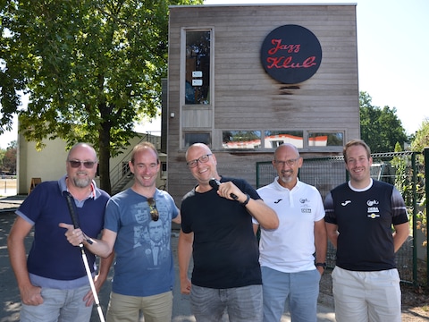 Van links naar rechts: Dirk De Vos (#Voorwacht), Michel Van Wambeke (#Voorwacht), Joris De Lee (presentator), en Patrick Van Waes en Mikal Van Waeyenberghe van AVLO.
