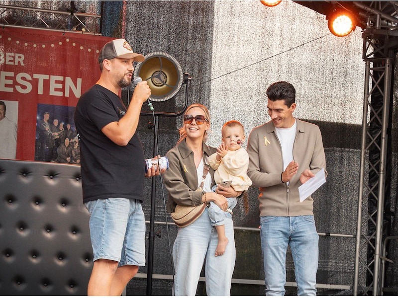 Na geslaagd kermisweekend schenkt Sint-Antonius Feest 2.500 euro aan kleine Lewis die strijdt tegen leukemie: “Spaarpotjes op toog gezet”