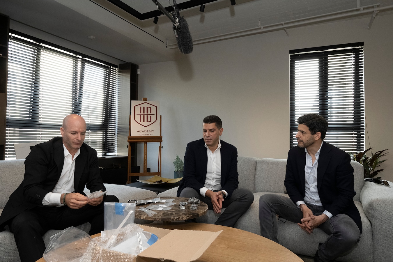 Derde grootste diamant ooit in Antwerpse handen: HB Antwerp zal steen van  1.175 karaat slijpen, waarde loopt wellicht in de tientallen miljoenen euro  | Foto | hln.be