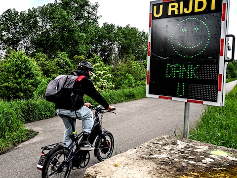 Dat het ook niet te snel kan, bewijst deze fietser.