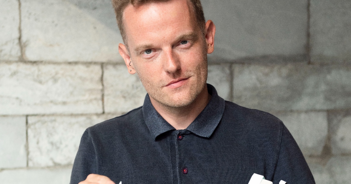 Tom De Cock wint literatuurprijs in Nederland: “Als ik schrijf, eet ik ...