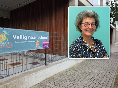 Aan alle scholen in Eeklo hangen nieuwe banners ‘Veilig naar school’., Inzet: Onderwijsschepen Ann Van den Driessche.