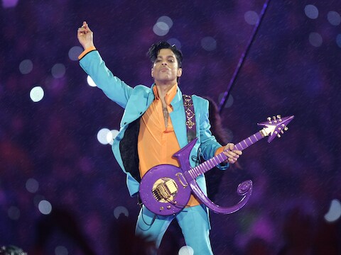 De overleden artiest Prince in 2007 op het podium.