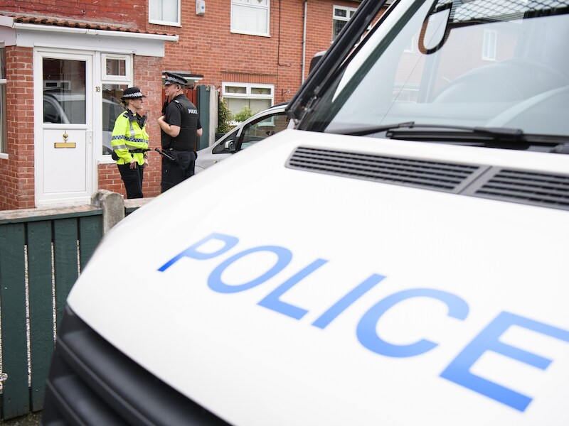 De politie heeft acht mensen gearresteerd in het onderzoek naar de terreuraanslag in Manchester.